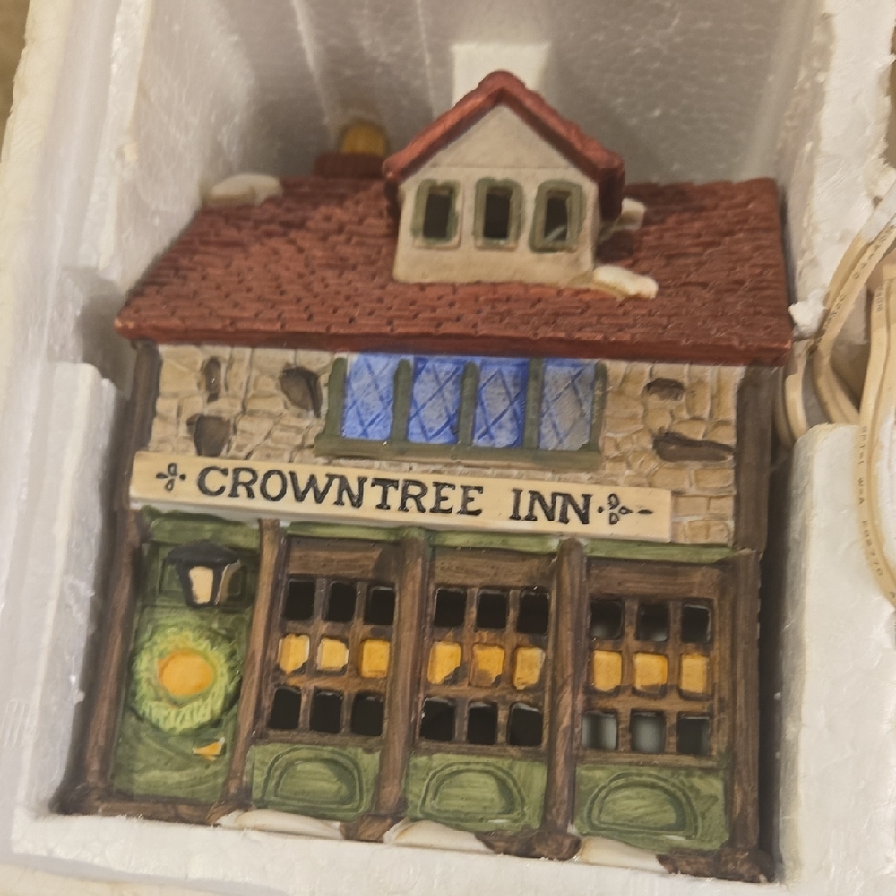 Dept 56 Dickens Village "Crowntree Inn"